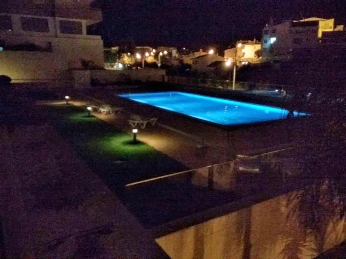 Modern Lagos Apartment with Pool 0*,